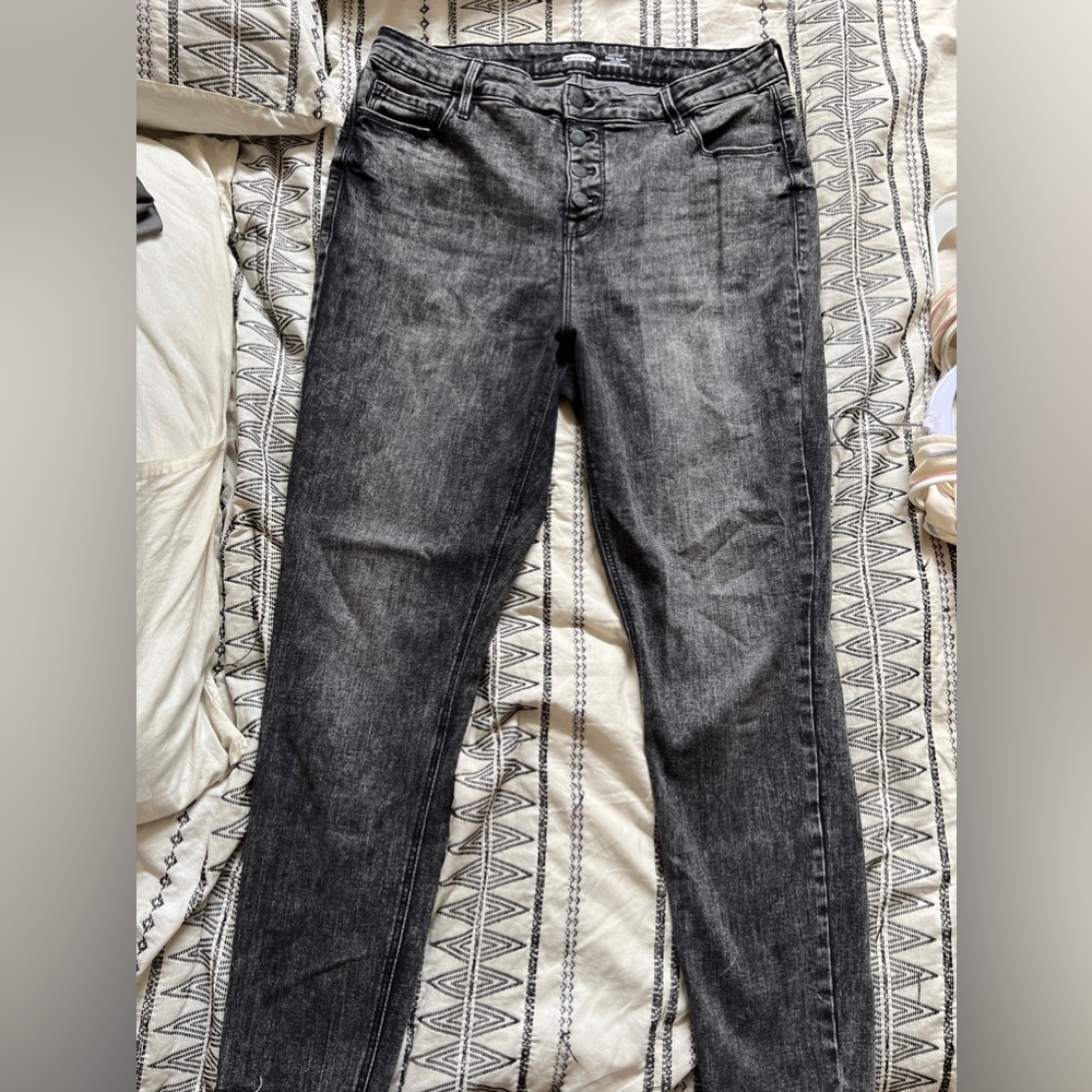 Super Skinny Old Navy Jean. Size 14. Acid Wash Black. Good Condition